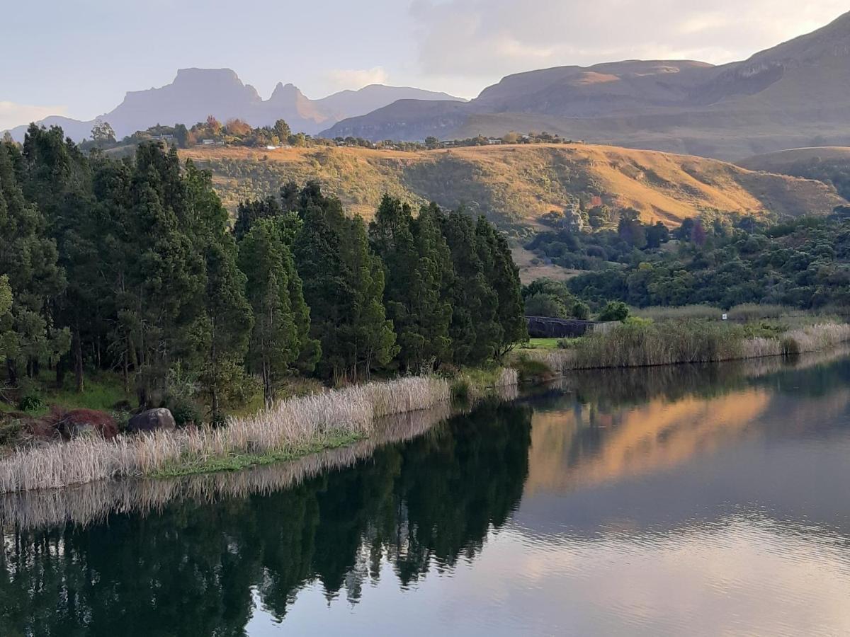 Honeysuckle Clarens Hotel Exterior photo